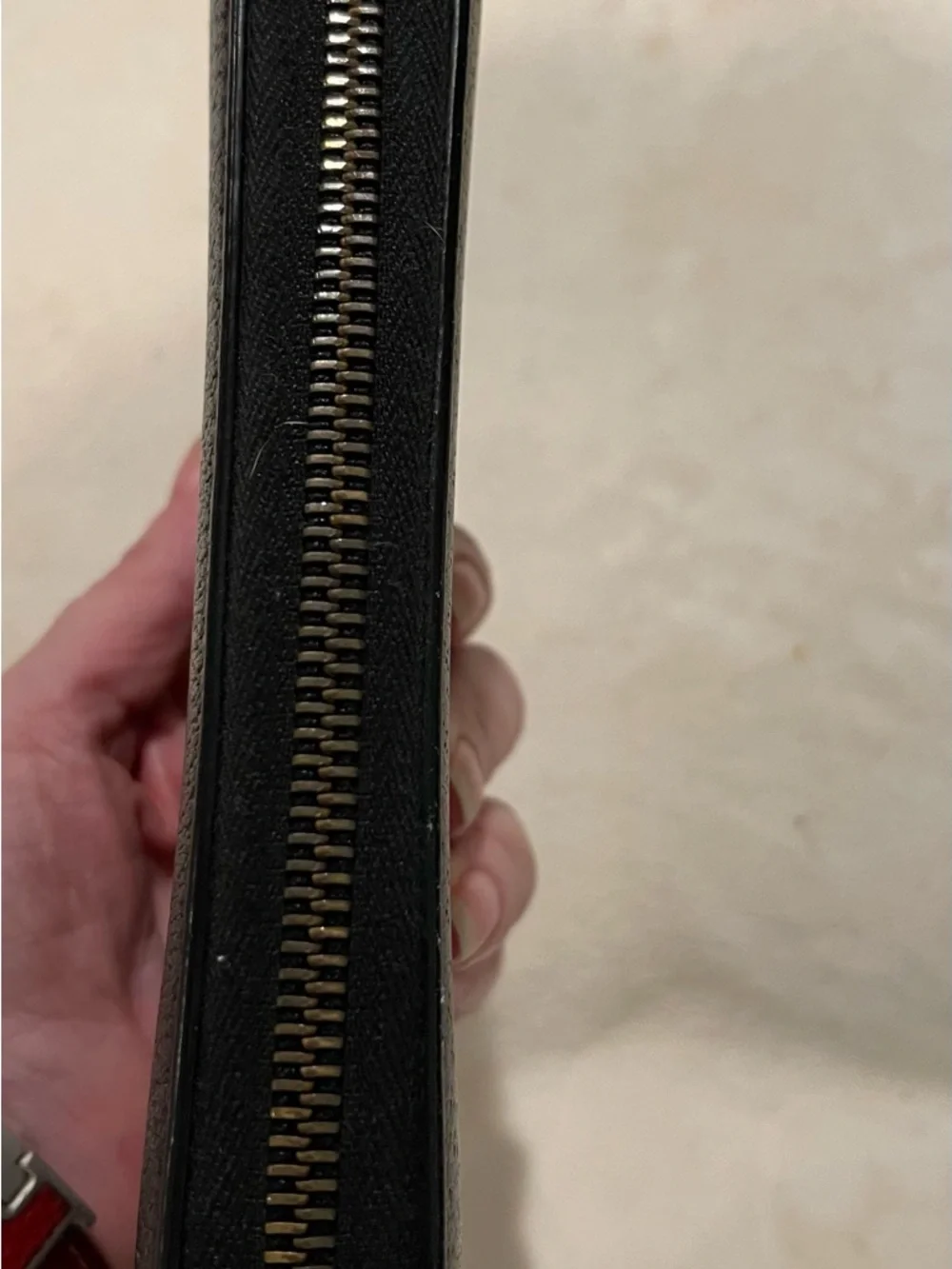 Gucci Black Leather Zip Wallet with Gold Bee and Star Motif like new - Picture 3 of 7